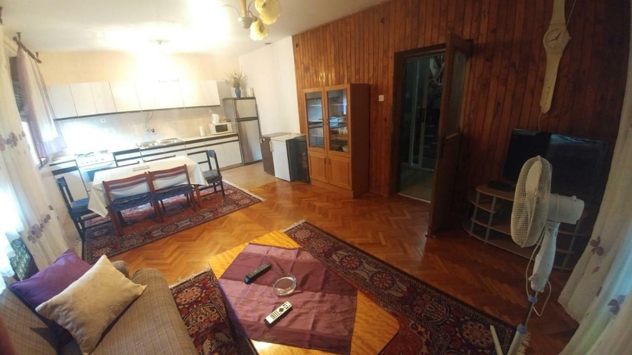 Family Apartment Near Beach 比奥格勒·纳·莫鲁 外观 照片